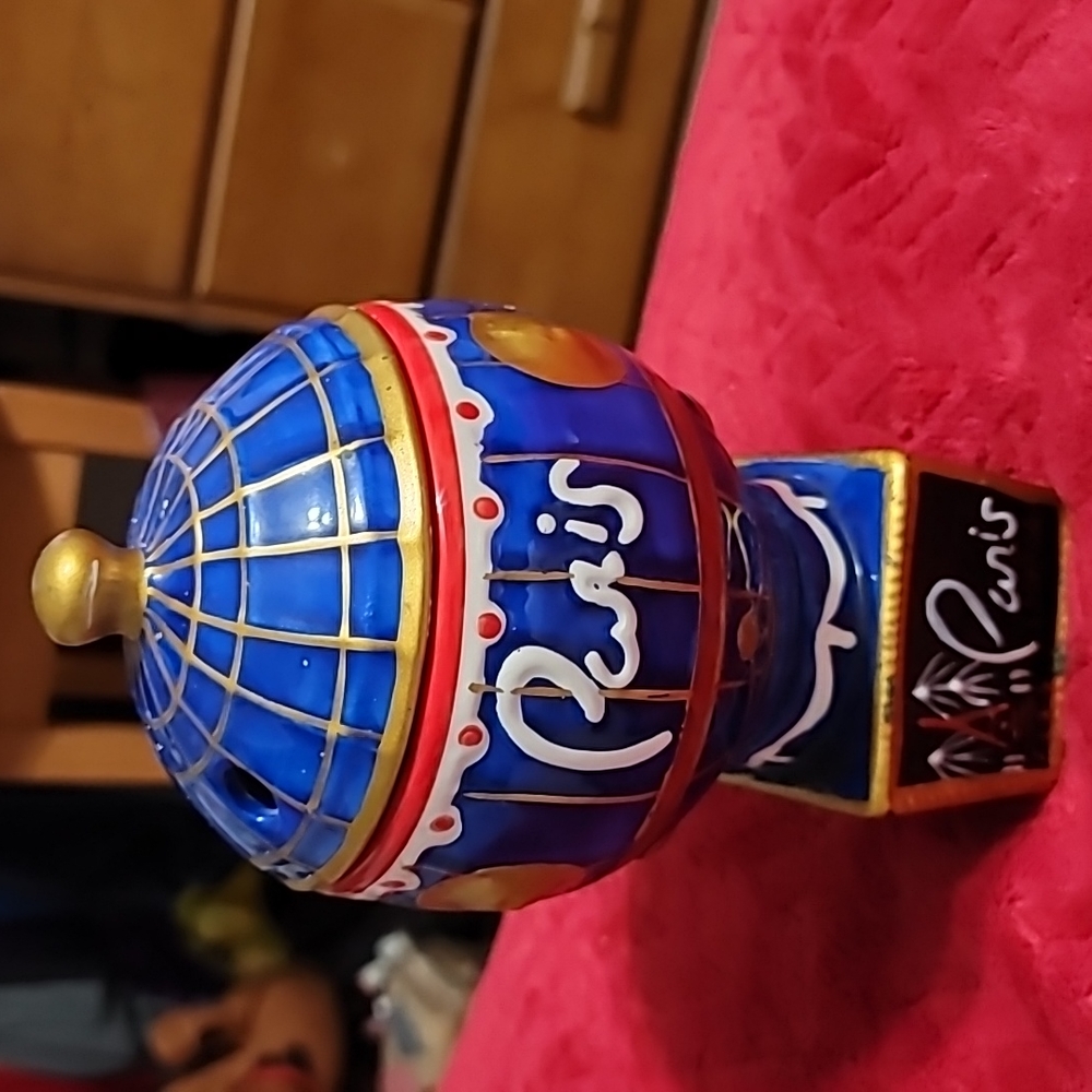 Las Vegas Paris Hot Air Balloon Drinking Mug Removable Lid Collectible Souvenir